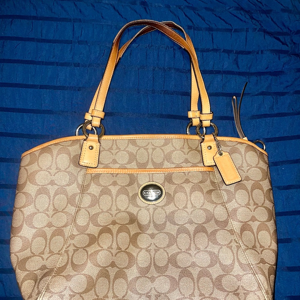 Coach Peyton Signature Pocket tote bags